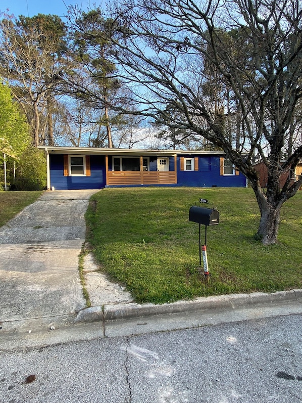 Exterior - The Blue House on the Block (Atlanta)
