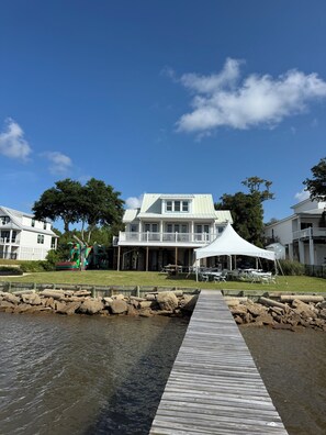 Exterior - Spacious 3-bedroom house Ocean front property in Ocean Springs (Ocean springs)