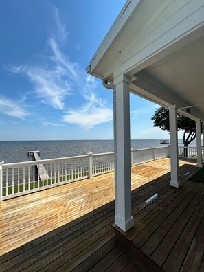 Terrace/patio - Spacious 3-bedroom house Ocean front property in Ocean Springs (Ocean springs)