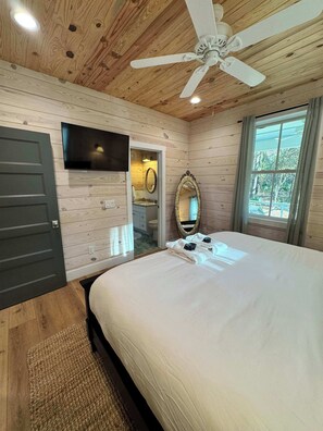 2 bedrooms, travel cot, WiFi, bed sheets - Carvin Cottage - Cozy 2bdr with Loft- 4 Passenger Golf Cart Included (Daufuskie Island)