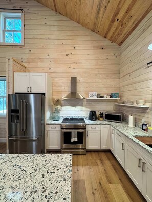 Fridge, microwave, oven, stovetop - Carvin Cottage - Cozy 2bdr with Loft- 4 Passenger Golf Cart Included (Daufuskie Island)
