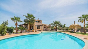 A swimming pool with a house in the background. - Mallorca Finca Aria vacation home a quiet paradise for family & friends (Búger)