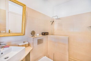 Shower, hair dryer, bidet, towels - Mallorca Finca Aria vacation home a quiet paradise for family & friends (Búger)