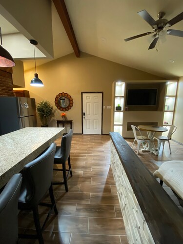 Cozy 1-bedroom house in enchanting Laredo with AC