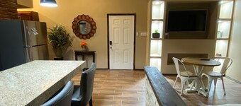 Cozy 1-bedroom house in enchanting Laredo with AC