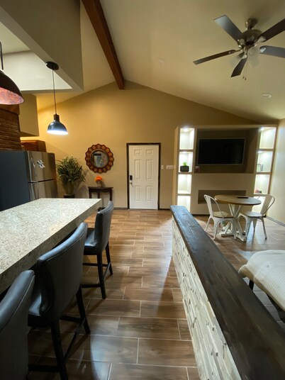 Cozy 1-bedroom house in enchanting Laredo with AC