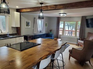 Living area - The Beach Lookout (Sauble Beach)