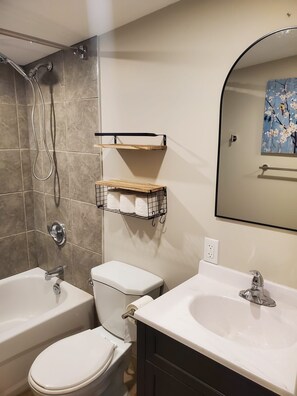 Bathroom - The Beach Lookout (Sauble Beach)