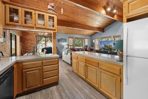 Interior - Lakeview Haven- Luxury Retreat (Big Bear Lake)