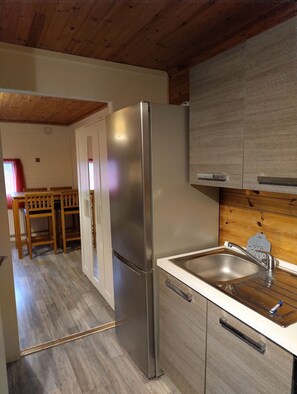 Cabin, 1 Bedroom, Balcony, Garden View | Interior