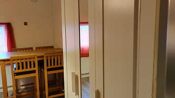 Stuga - 1 sovrum - balkong - utsikt mot trÀdgÄrden | Restauranger