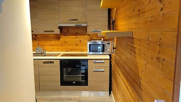 Cabin, 1 Bedroom, Balcony, Garden View | Private kitchen
