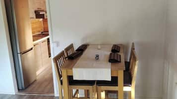 Baita, 1 camera da letto, balcone, vista giardino | Ristoranti