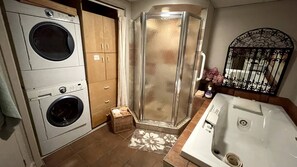 Bathroom - Vrbo Property (Baie-Saint-Paul)