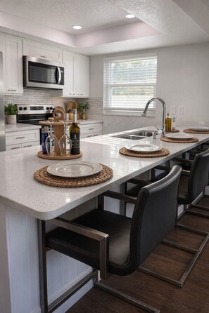 Private kitchen - Casa Palma ,Private & Cozy Stay Near Beaches & Dining (New Port Richey)