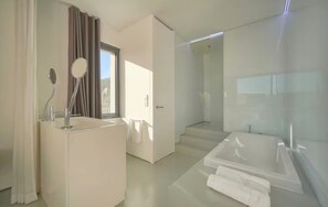 Shower, hair dryer, towels, soap - Villa De La Rampe (Provence-Alpes-Côte d'Azur)