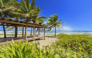 Beach - Family-friendly and beachfront Condo offering a breathtaking view of the ocean. (Cabarete)