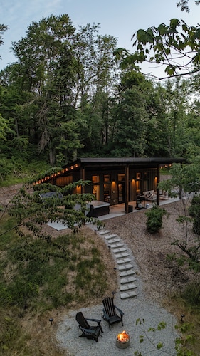 Cabin w/ Sauna + Hot Tub - Luxury Woods Retreat