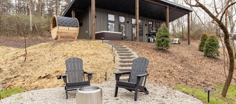 Luxury Tiny Home - Hot Tub, Sauna, Outdoor Shower