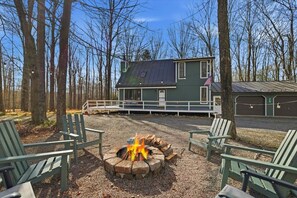 Property grounds - Hot Tub*Fire Pit*Fireplace*BBQ Grill*Deck*Foosball (Blakeslee)