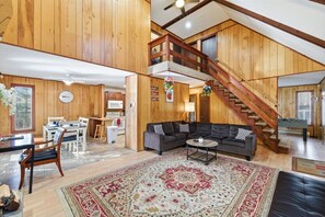 Smart-TV, Kamin, Tischfußball