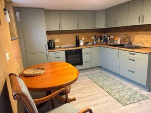 Fridge, oven, stovetop, electric kettle