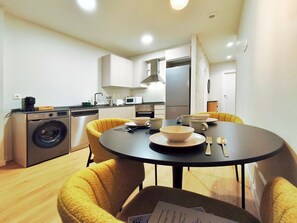 Fridge, microwave, oven, stovetop - Apt. 1 br. Cathedral I, Historic Center (Valladolid)