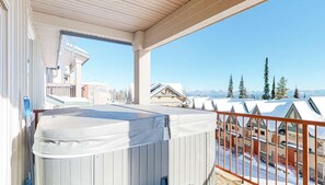 Outdoor spa tub - True ski-in / ski-out 4-bedroom condo with private hot tub at Big White (Beaverdell)
