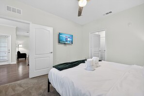 1 bedroom, iron/ironing board, Internet, bed sheets - Spacious 1BR Apt/Gym/Pool/Close 2 Beaches and Mayo (Jacksonville)