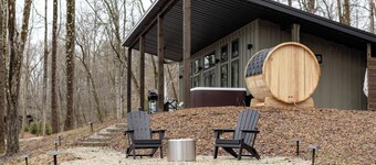 Romantic Couples Cabin - Hot Tub + Outdoor Shower