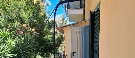 舒适独立别墅, 阳台, 城市景观 | 住宿场地