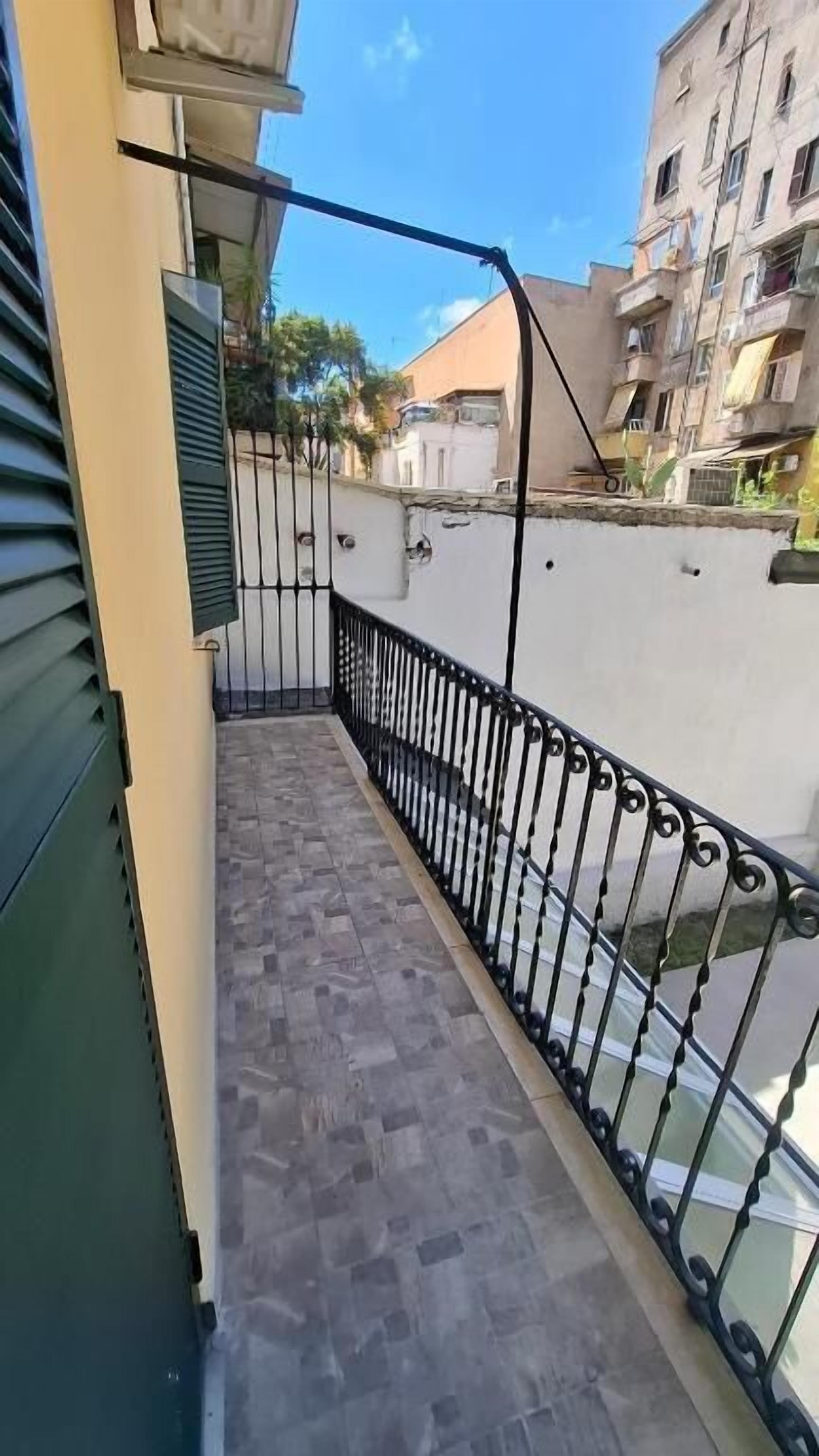 Casa Comfort, balcone, vista città | Parco della struttura