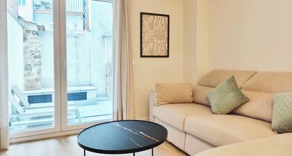 Apt. 2 br. Cathedral II, Terrace, Parking, Center