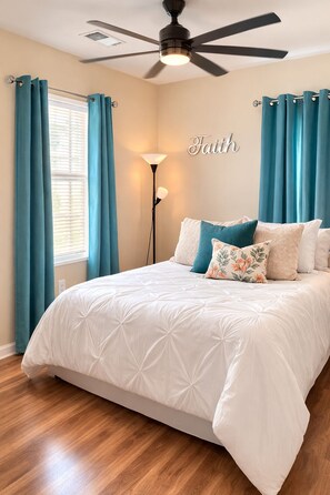 2 bedrooms, Internet, bed sheets - Charming Downtown Charleston 2BR & Walk Everywhere (Charleston)