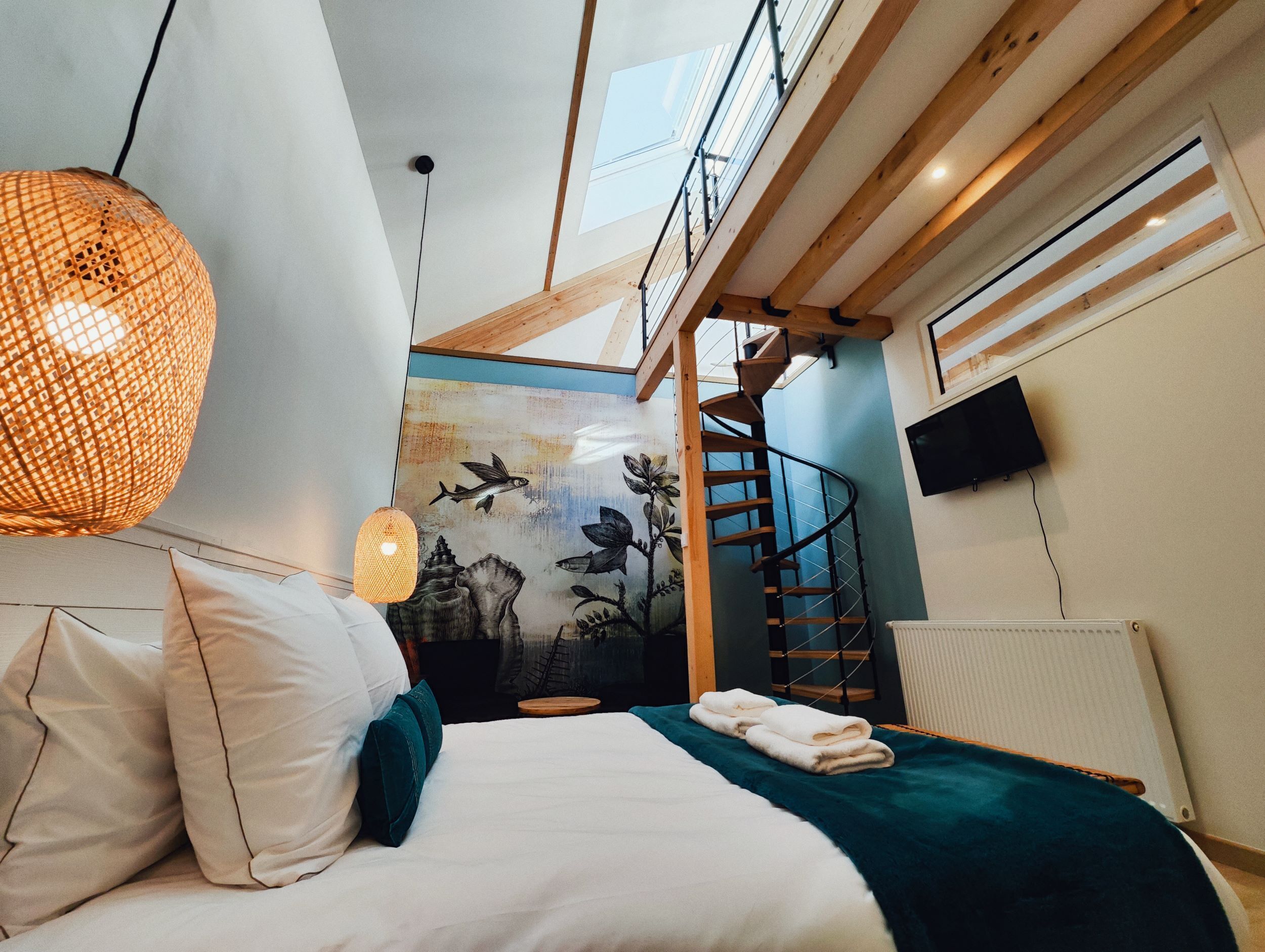 Design Suite, Courtyard View (EAU)