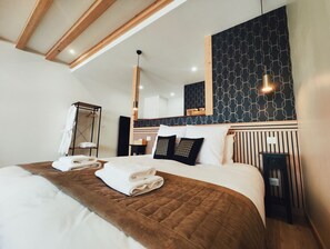 Signature Suite, Garden View (OR) | Premium bedding, desk, laptop workspace, iron/ironing board