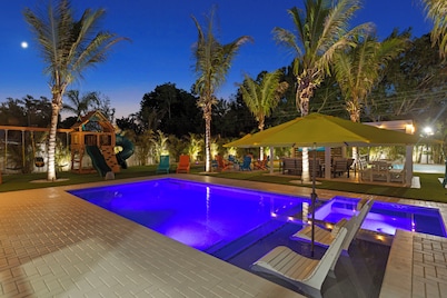Sleeps 22 + Resort Backyard + Pool+Pickleball+Playset + Near Beach and IMG