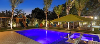 Sleeps 22 + Resort Backyard + Pool+Pickleball+Playset + Near Beach and IMG