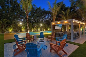 Property grounds - Sleeps 22 + Resort Backyard + Pool+Pickleball+Playset + Near Beach and IMG (Bradenton)