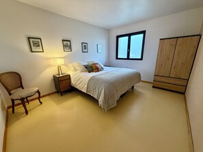 6 室のベッドルーム、アイロン / アイロン台、インターネット、ベッドシーツ