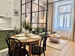 Dining - Wawel Square Residence - Deluxe Apartment in Boho Style (Kraków)