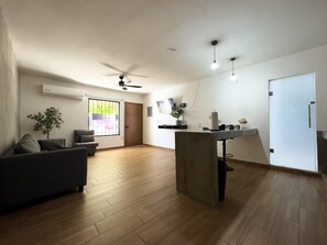 Interior - Cozy 1 bdrm Golden Zone apartment 1cv (El Cid)