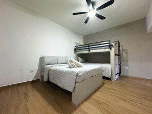 1 bedroom, WiFi, bed sheets - Cozy 1 bdrm Golden Zone apartment 3 (Mazatlan)