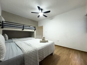 1 bedroom, WiFi, bed sheets - Cozy 1 bdrm Golden Zone apartment 5 (Mazatlan)