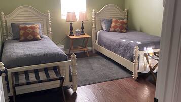 2 bedrooms, iron/ironing board, WiFi, bed sheets