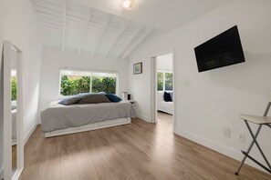 A bedroom with a bed, a TV, and a window. - Stylish Modern House - Mins to Brickell, Grove, Gables & Airport (Miami)