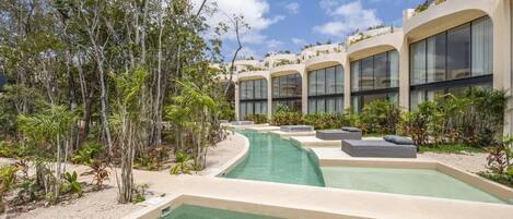Villa classique, vue sur le jardin | Piscine | Piscine extérieure