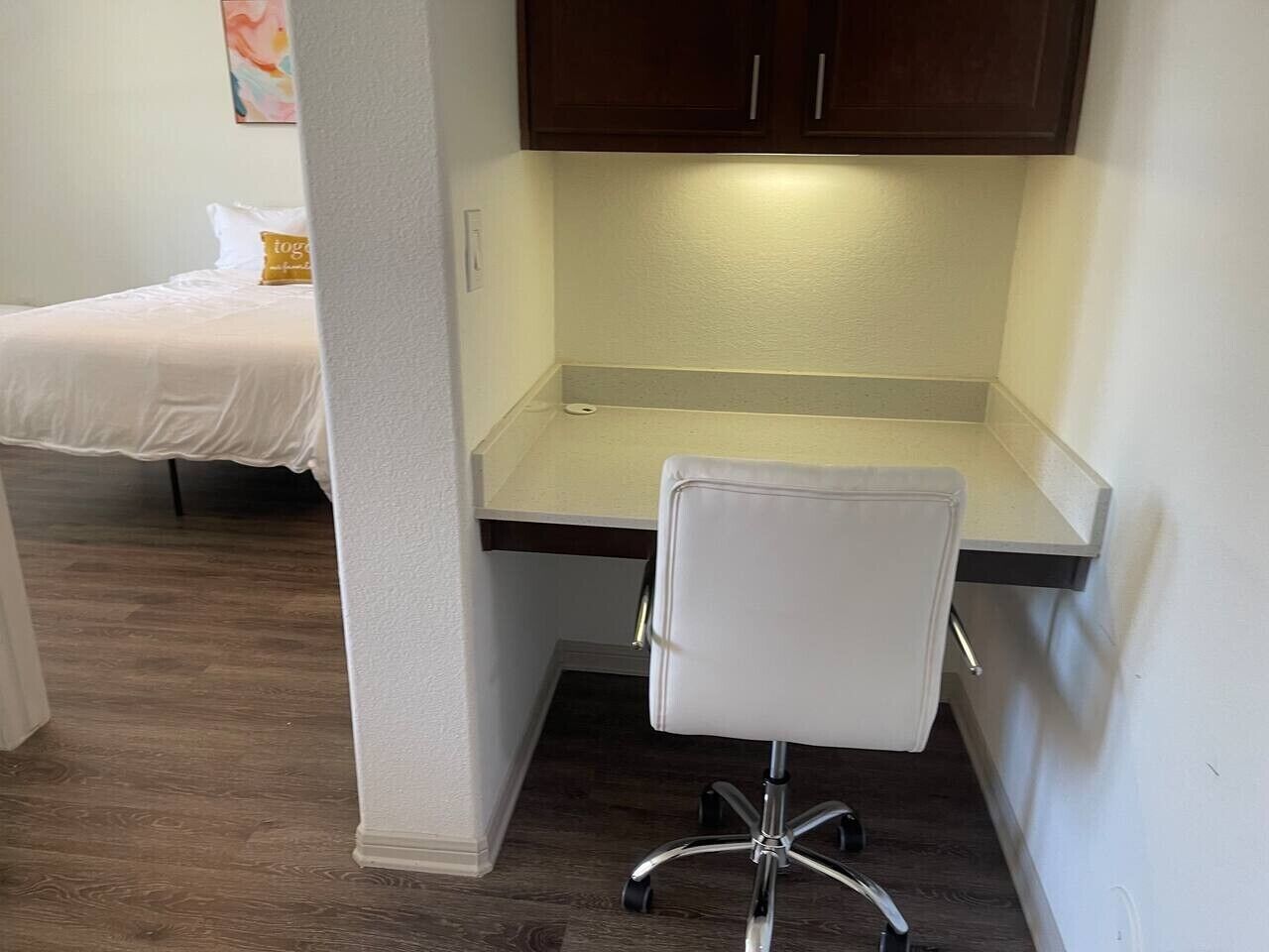 Desk, WiFi
