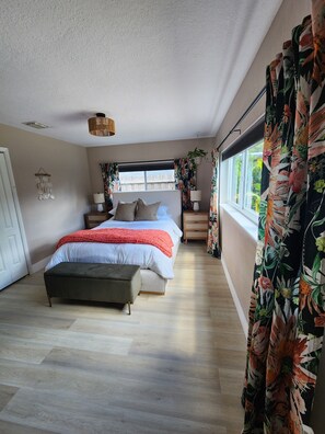 3 bedrooms, WiFi, bed sheets - Pirates Paradise Heated Saltwater Pool and Sauna (Fort Lauderdale)