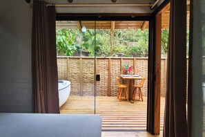 Interior - Just 10 minutes from the beach, a beautiful Tiny House nestled in the Atlantic Forest with a hot tub - Blue (Ubatuba)